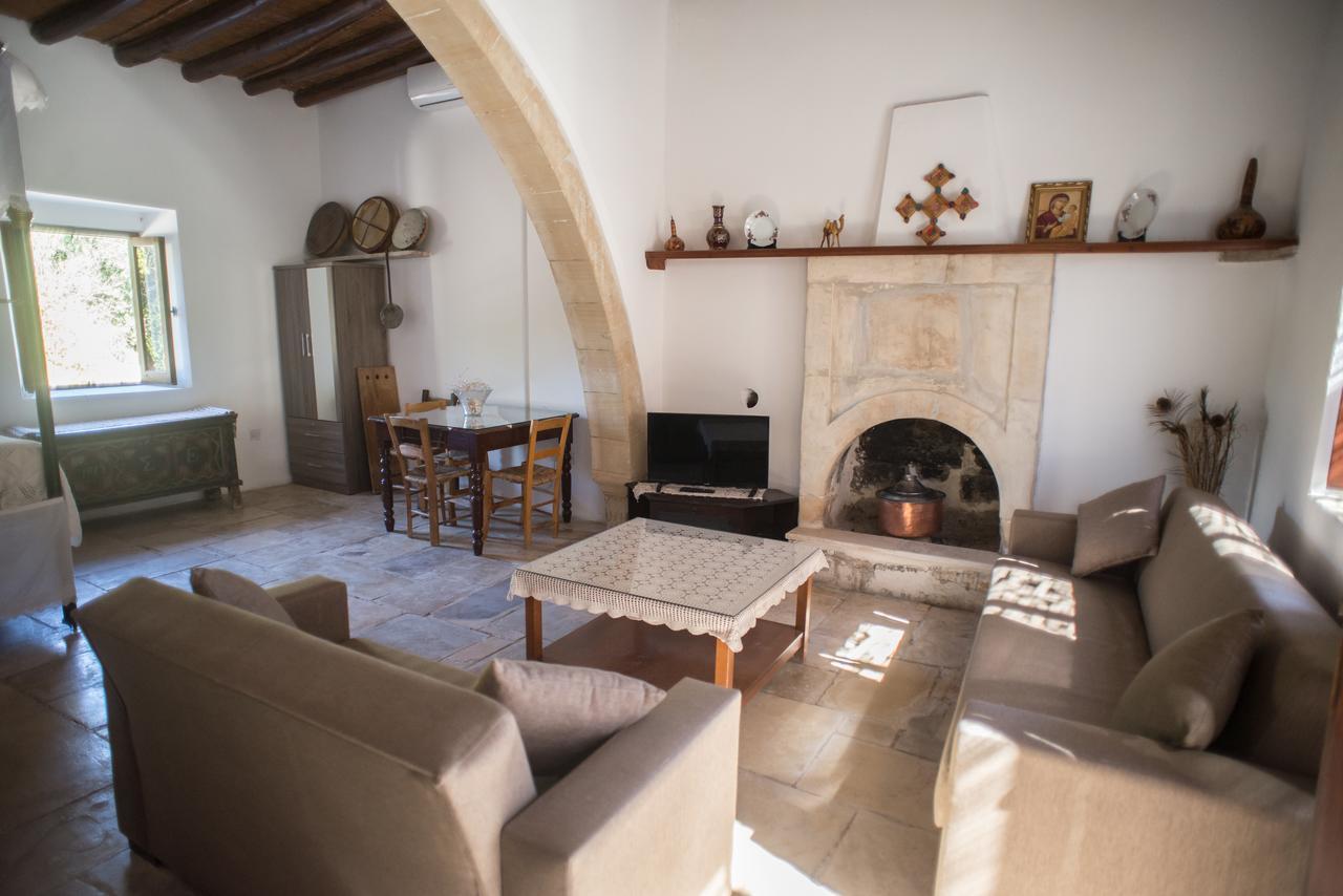 Pensjonat Chloe'S House Pano Akourdalia Zewnętrze zdjęcie